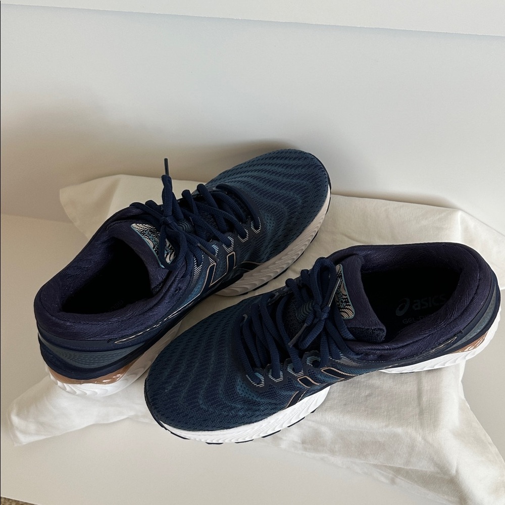 Asics Navy and Gold Wide Gel- Nimbus Athletic Women’s Sneakers Sz 9.5 Wide. - Picture 10 of 16